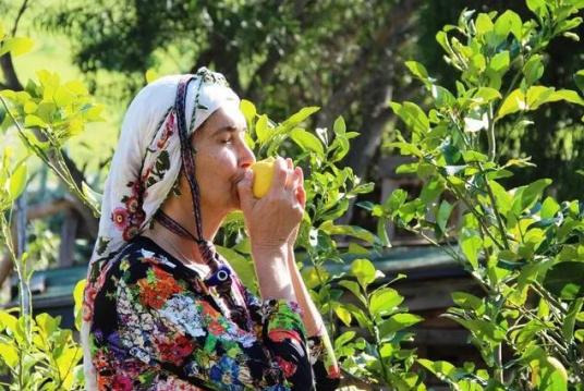 Her Şeyini Satıp Köye Yerleşen Ünlü İsmin Başına Gelmedik Kalmadı!