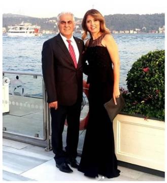 Lüks bir evde yaşayan Hülya Kuran'ın kocası ve çocuklarıı