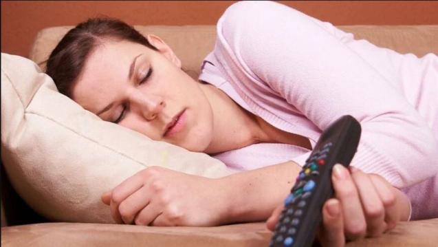 Uzmanlar uyarıyor: Televizyon karşısında uyumak dinlenmeye engel olabilir