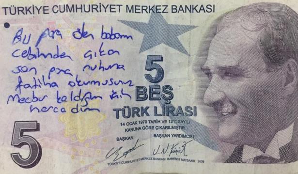 Üzerindeki yazıyı gören esnaf 5 liranın sahibini arıyor