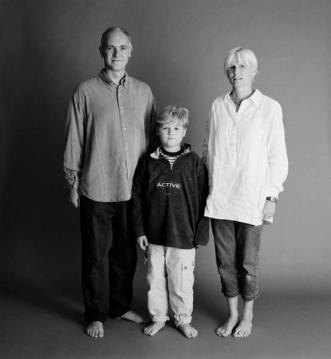 Bu anne ve baba, oğullarıyla 21 yıldır aynı şekilde fotoğraf çekiniyor