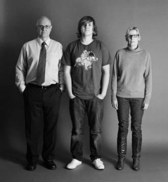 Bu anne ve baba, oğullarıyla 21 yıldır aynı şekilde fotoğraf çekiniyor