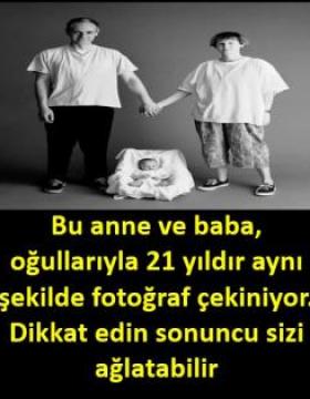 Bu anne ve baba, oğullarıyla 21 yıldır aynı şekilde fotoğraf çekiniyor