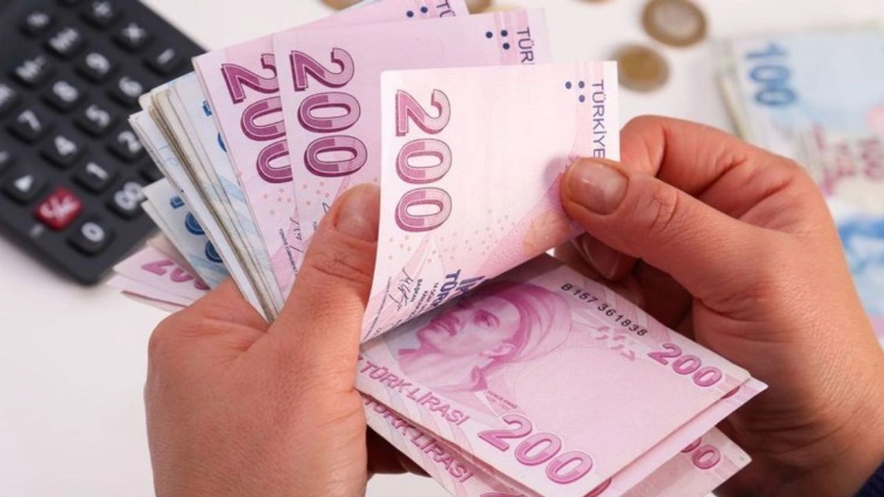 Emekli Maaşlarını Bu Üç Bankadan Ve PTT’den Alanlar Dikkat! Bugün Başladı! 
