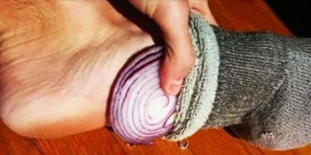 Uyumadan önce çorabınızın içine 1 dilim soğan koyun
