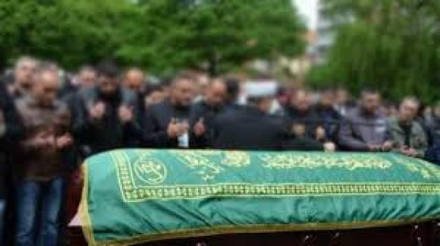 Ailesi yüzünü son kez görmek için tabutu açınca