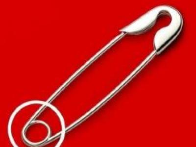 Emniyet İğnesindeki O Küçük Deliğin Amacı Nedir