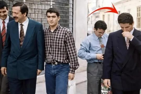 Yanındaki Kişi Kim Çıktı.