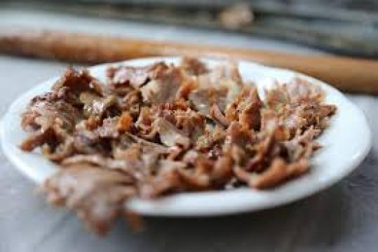 Zincir marketlerde kampanyalı satılan dönerde